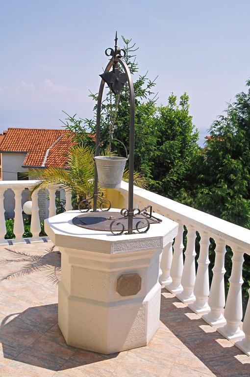 Apartments Petricic With Swimming Pool Ičići 外观 照片
