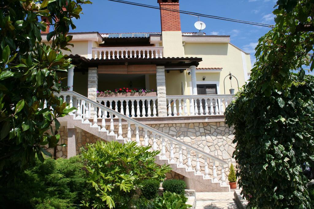Apartments Petricic With Swimming Pool Ičići 外观 照片